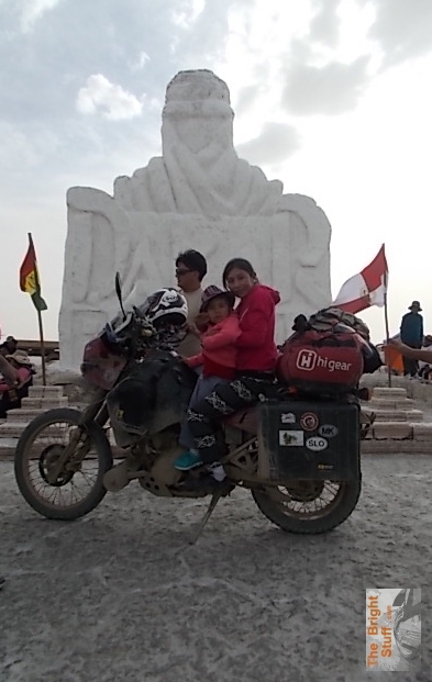 DSCN0104MeNickDakarStatue2.JPG