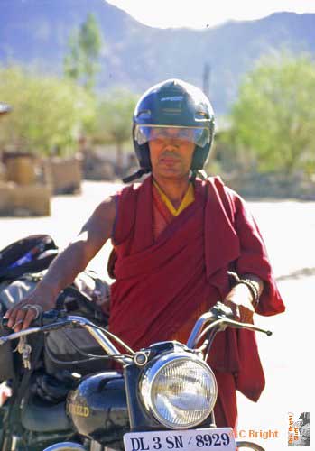 i017_Valentino_monk