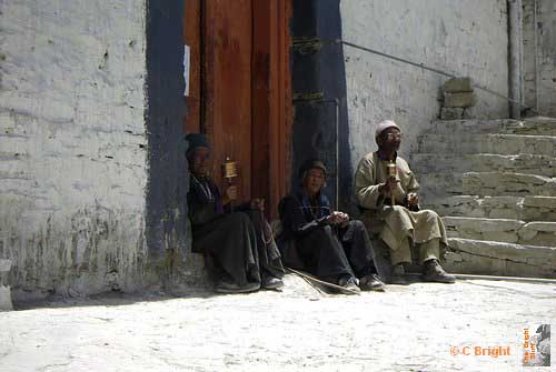 i074_Locals