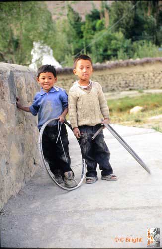 i093_Kids_Tabo