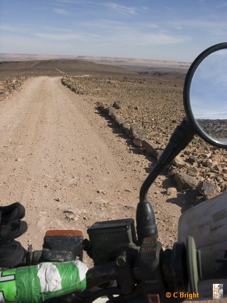 Moroc32_Long_winding_road.jpg