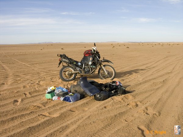 Moroc34_Removed_luggage_to_get_bike_off_leg.jpg