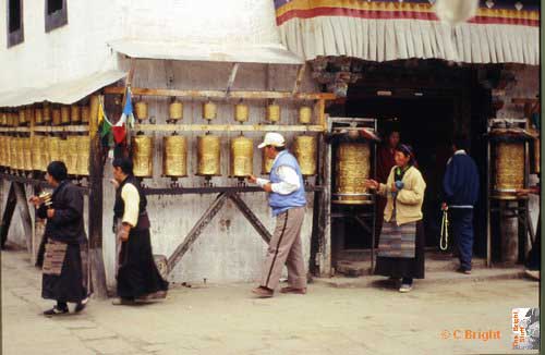039_Spinning_prayer_wheels_Barkhor_Circuit