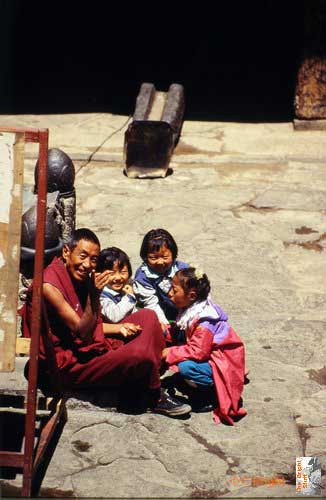 046_Monk_and_kids