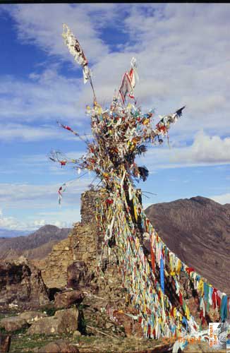 066_Prayer_flags_on_peak