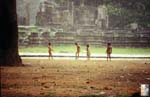 06_Cambodia_Angkor_Wat_kids_in_rain