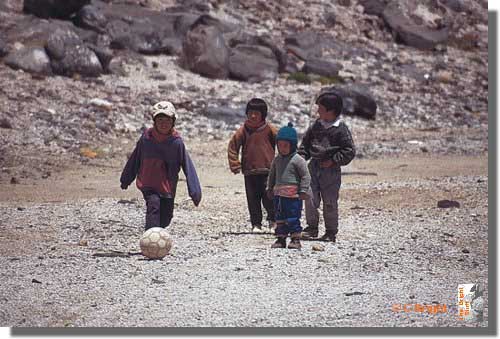 529_Kids_Altiplano_Laguna_Verde_Bol